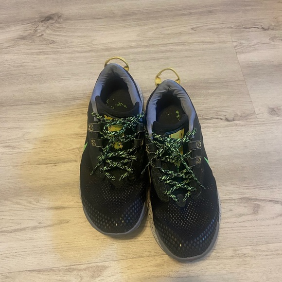 Nike Men's Pegasus Trail Running Shoes Black and Green Sneakers